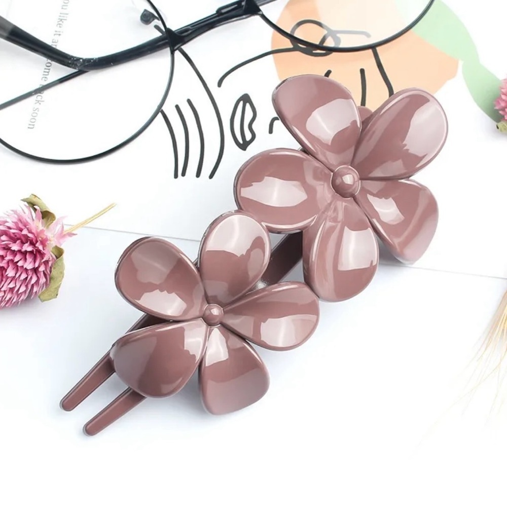 Acrylic floral hair clip - Picture 5 of 10